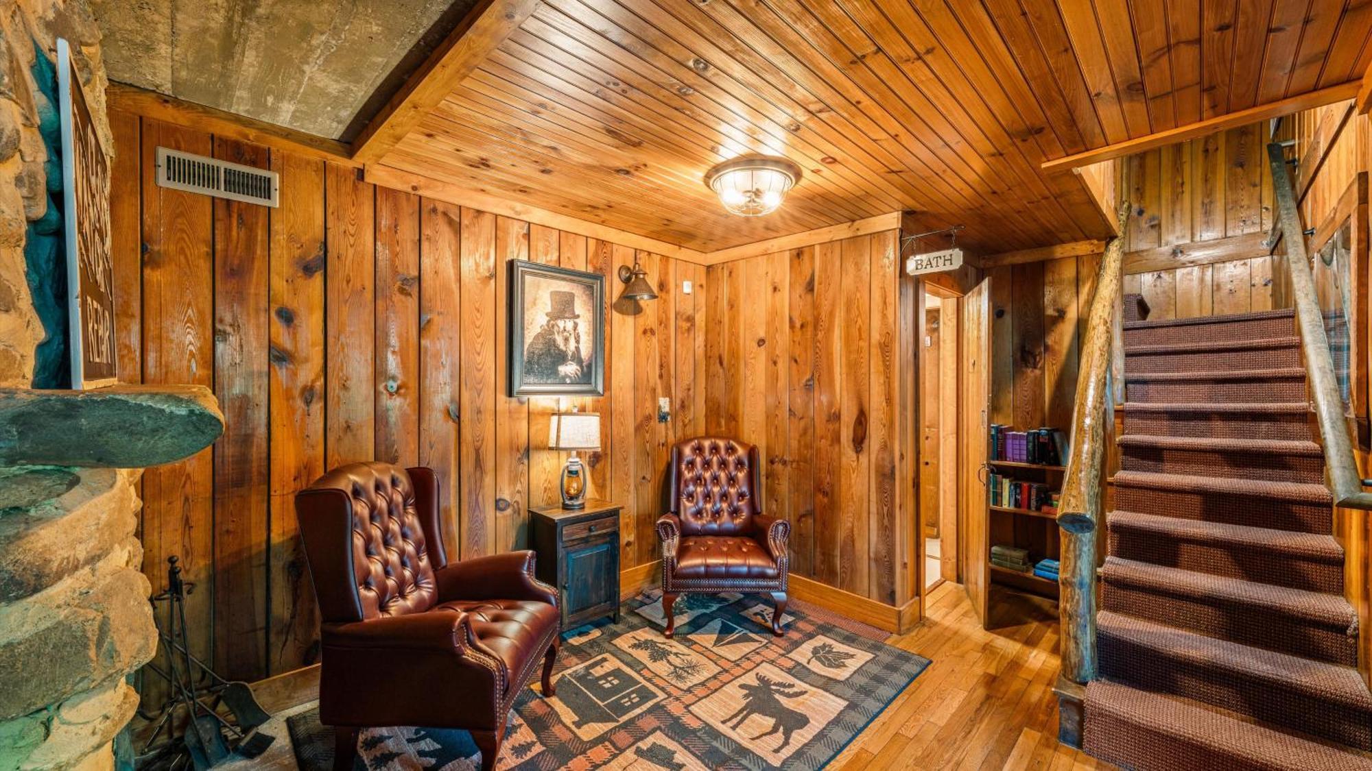 Whiskey Ridge Lodge: 1940s Gem with City Views and Custom Game Room Gatlinburg Exterior photo