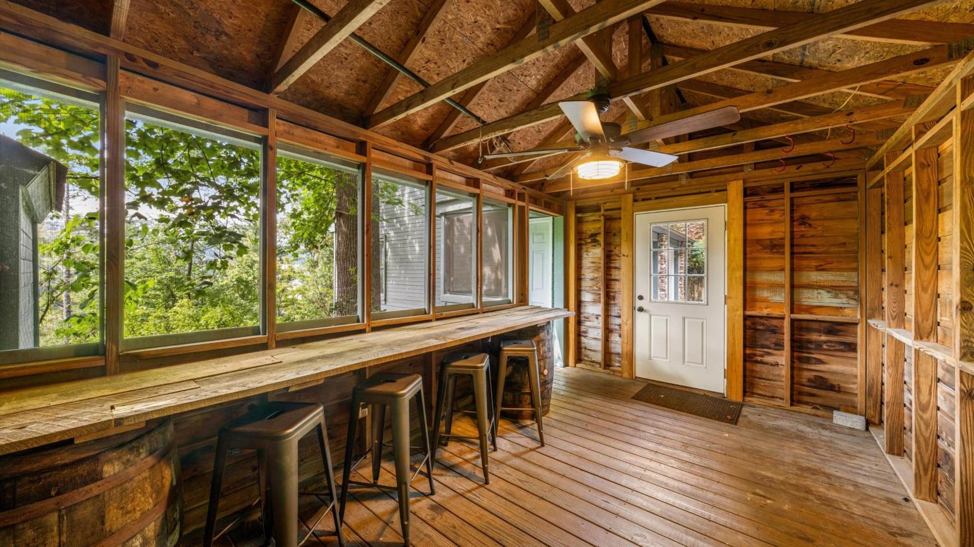 Whiskey Ridge Lodge: 1940s Gem with City Views and Custom Game Room Gatlinburg Exterior photo