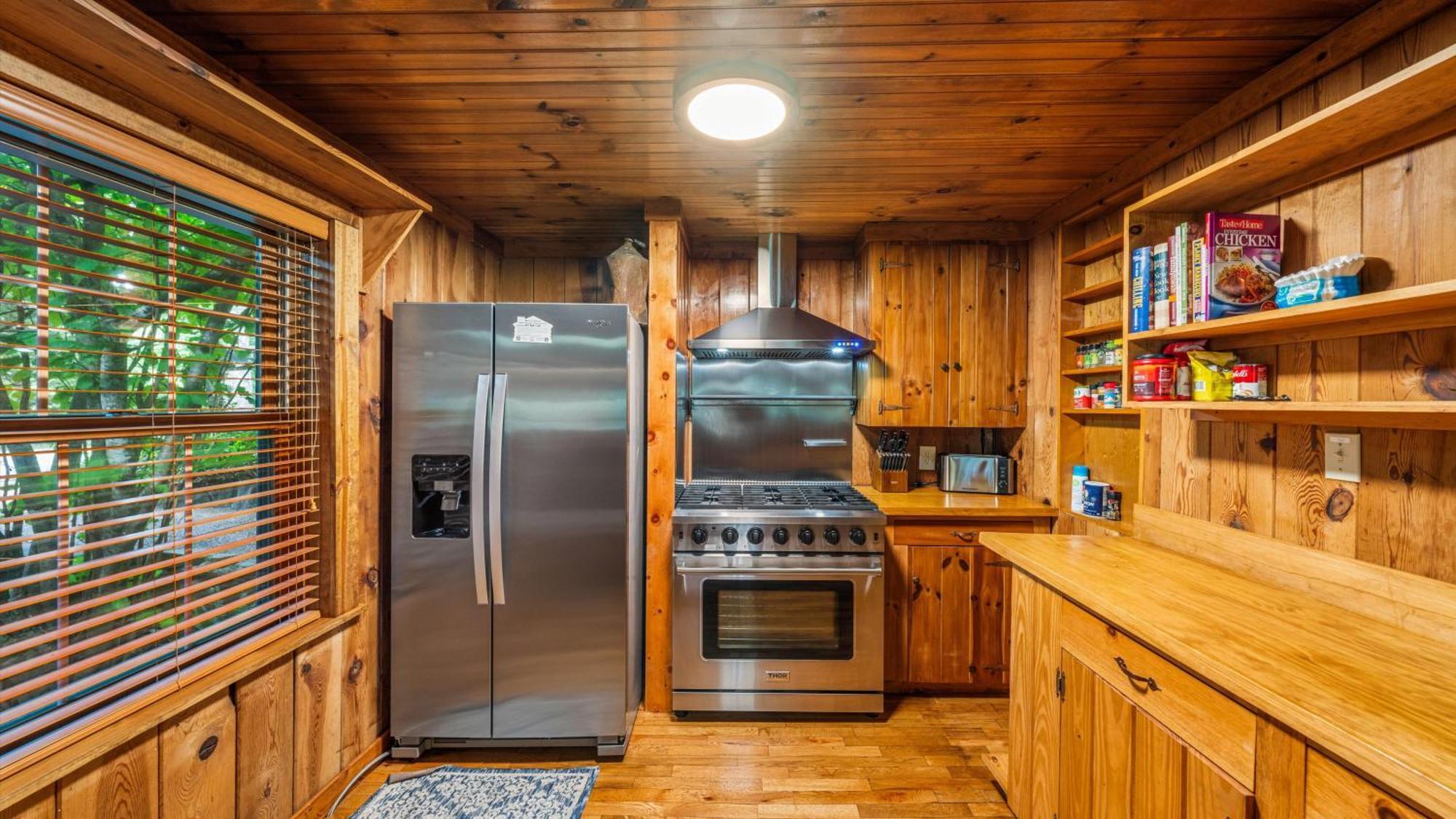 Whiskey Ridge Lodge: 1940s Gem with City Views and Custom Game Room Gatlinburg Exterior photo