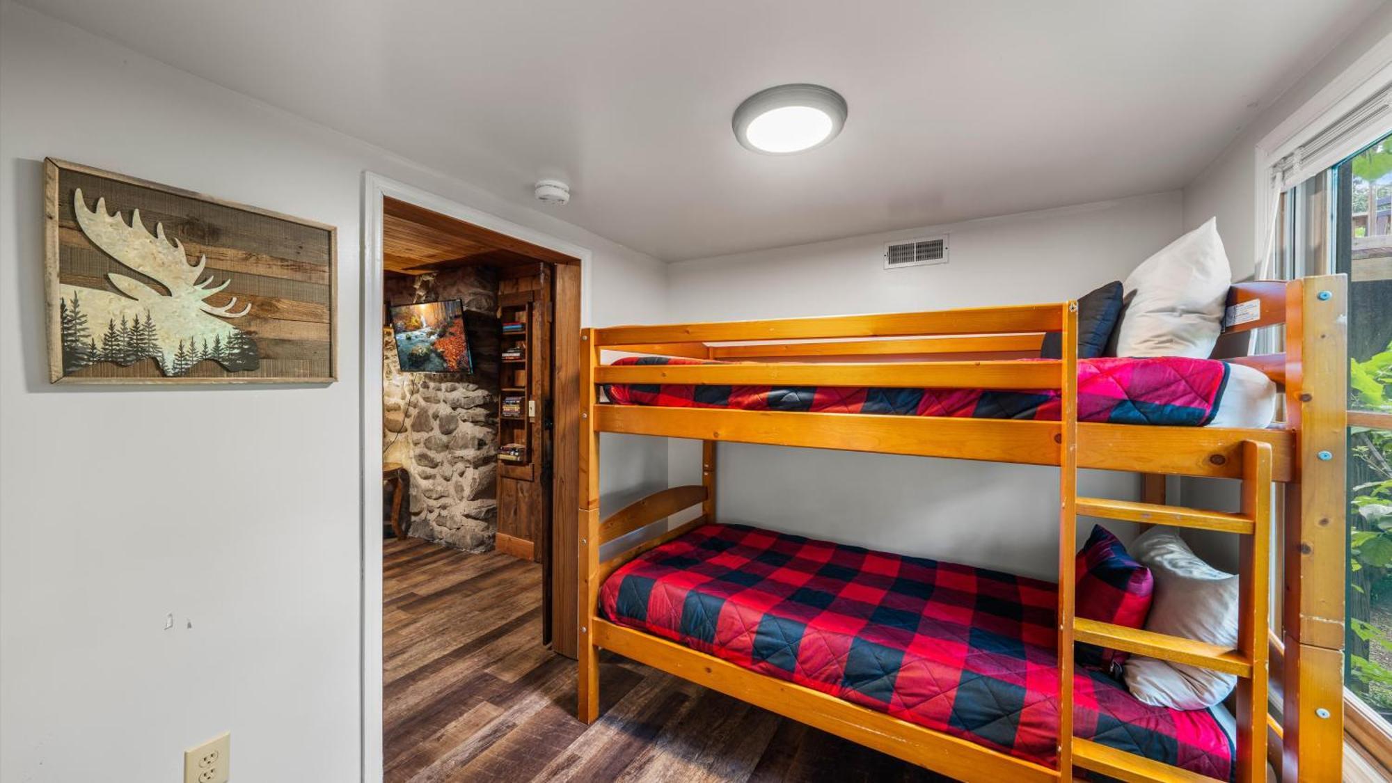 Whiskey Ridge Lodge: 1940s Gem with City Views and Custom Game Room Gatlinburg Exterior photo