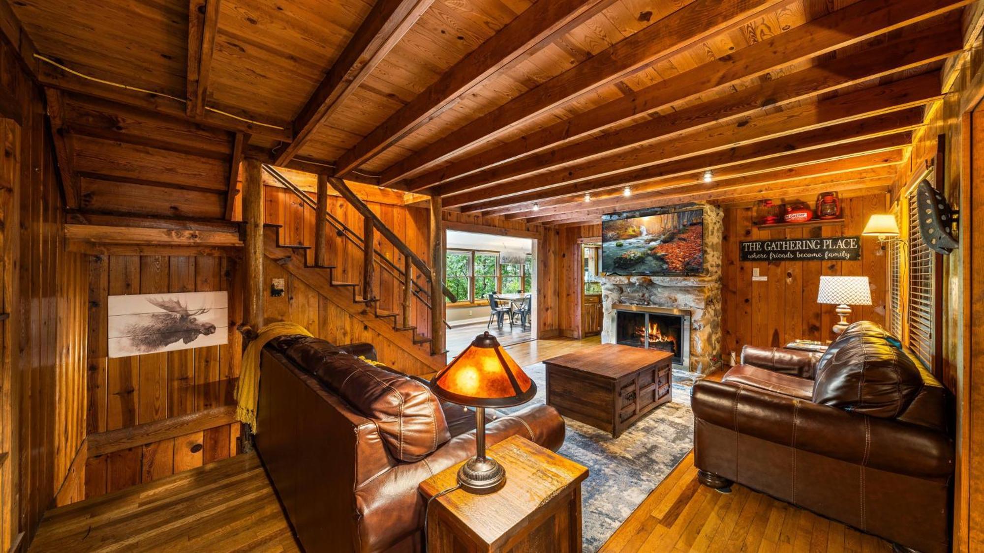 Whiskey Ridge Lodge: 1940s Gem with City Views and Custom Game Room Gatlinburg Exterior photo