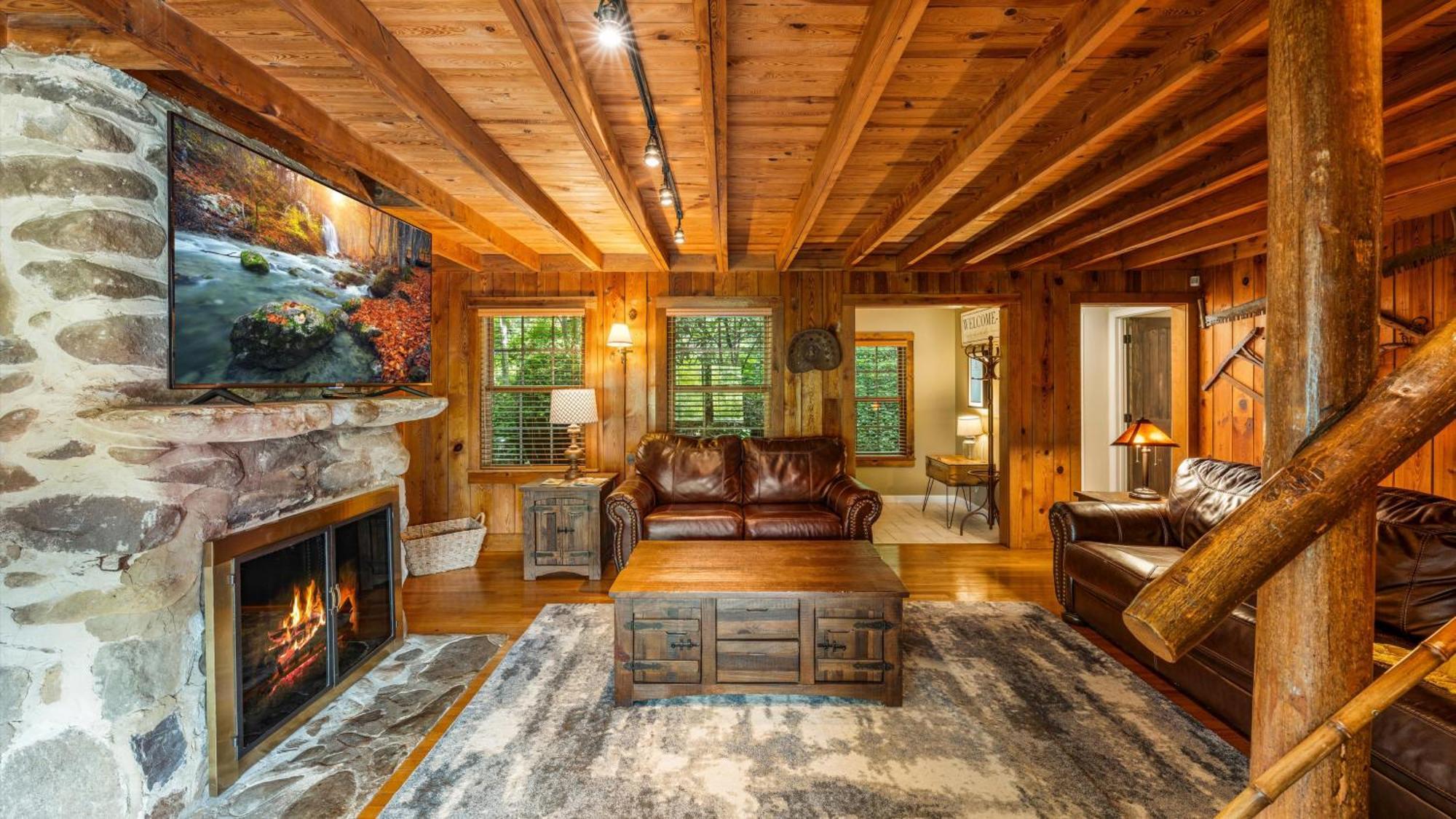 Whiskey Ridge Lodge: 1940s Gem with City Views and Custom Game Room Gatlinburg Exterior photo