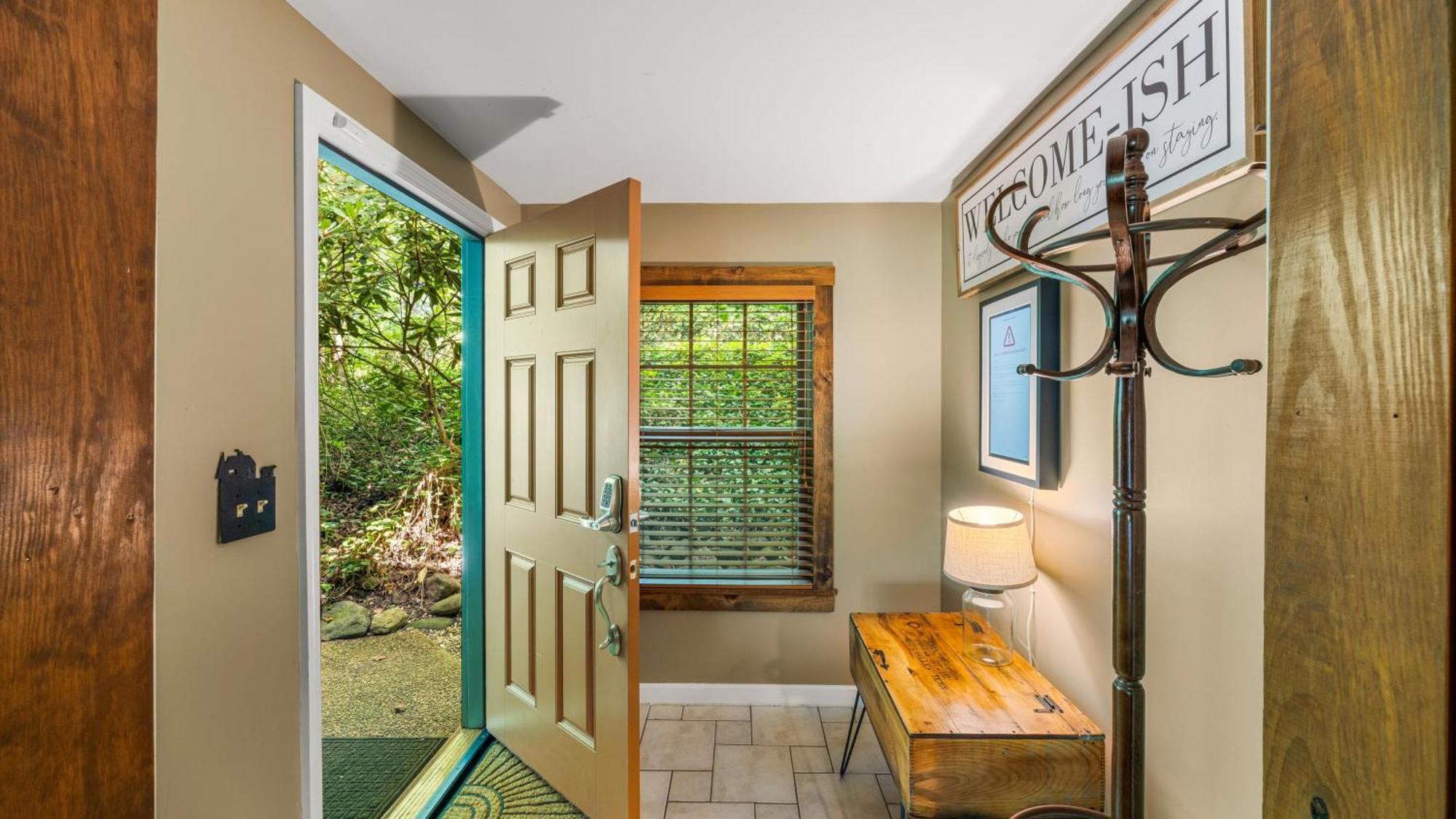 Whiskey Ridge Lodge: 1940s Gem with City Views and Custom Game Room Gatlinburg Exterior photo