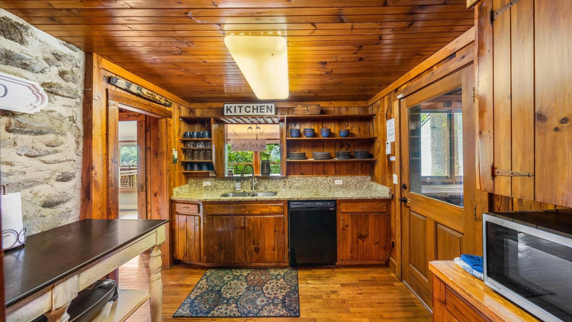 Whiskey Ridge Lodge: 1940s Gem with City Views and Custom Game Room Gatlinburg Exterior photo