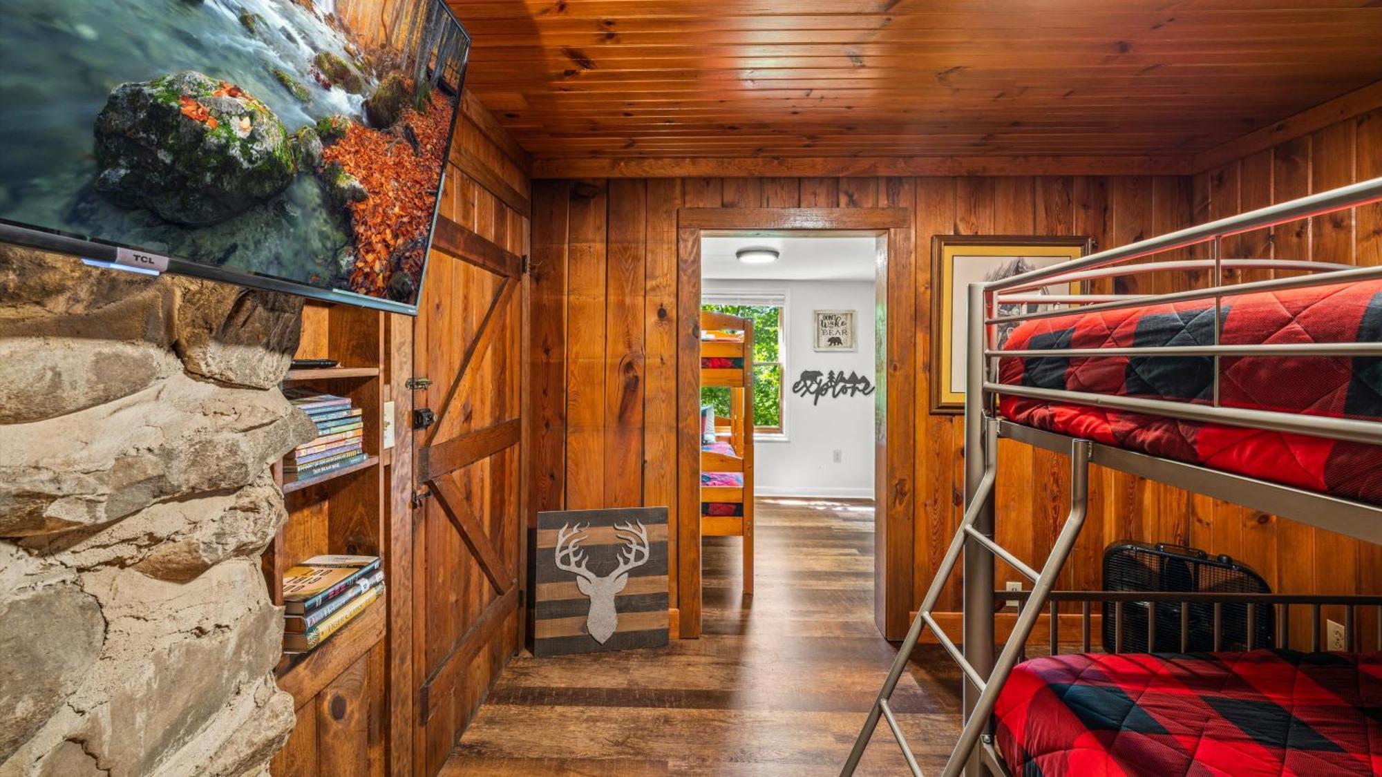 Whiskey Ridge Lodge: 1940s Gem with City Views and Custom Game Room Gatlinburg Exterior photo