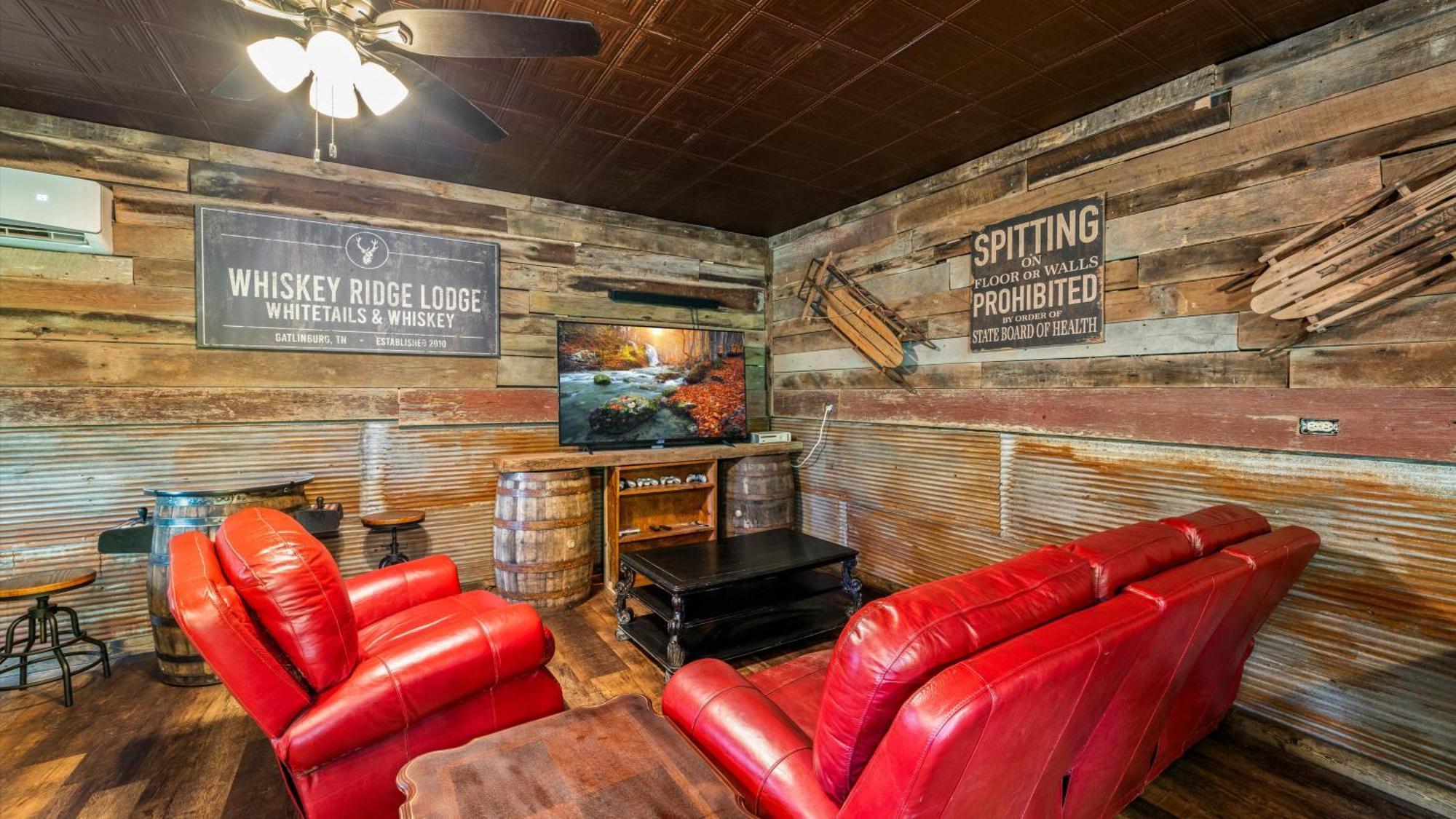 Whiskey Ridge Lodge: 1940s Gem with City Views and Custom Game Room Gatlinburg Exterior photo