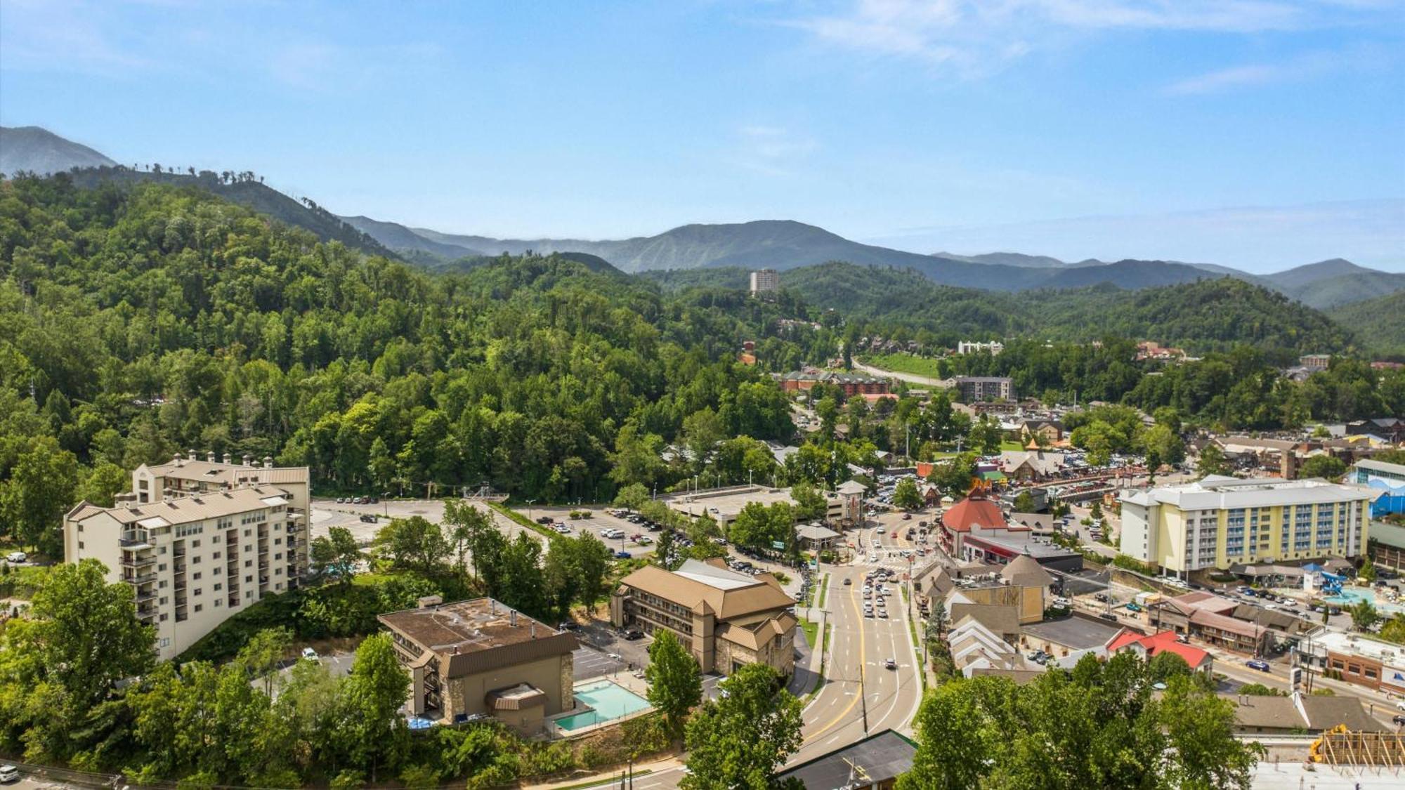 Whiskey Ridge Lodge: 1940s Gem with City Views and Custom Game Room Gatlinburg Exterior photo