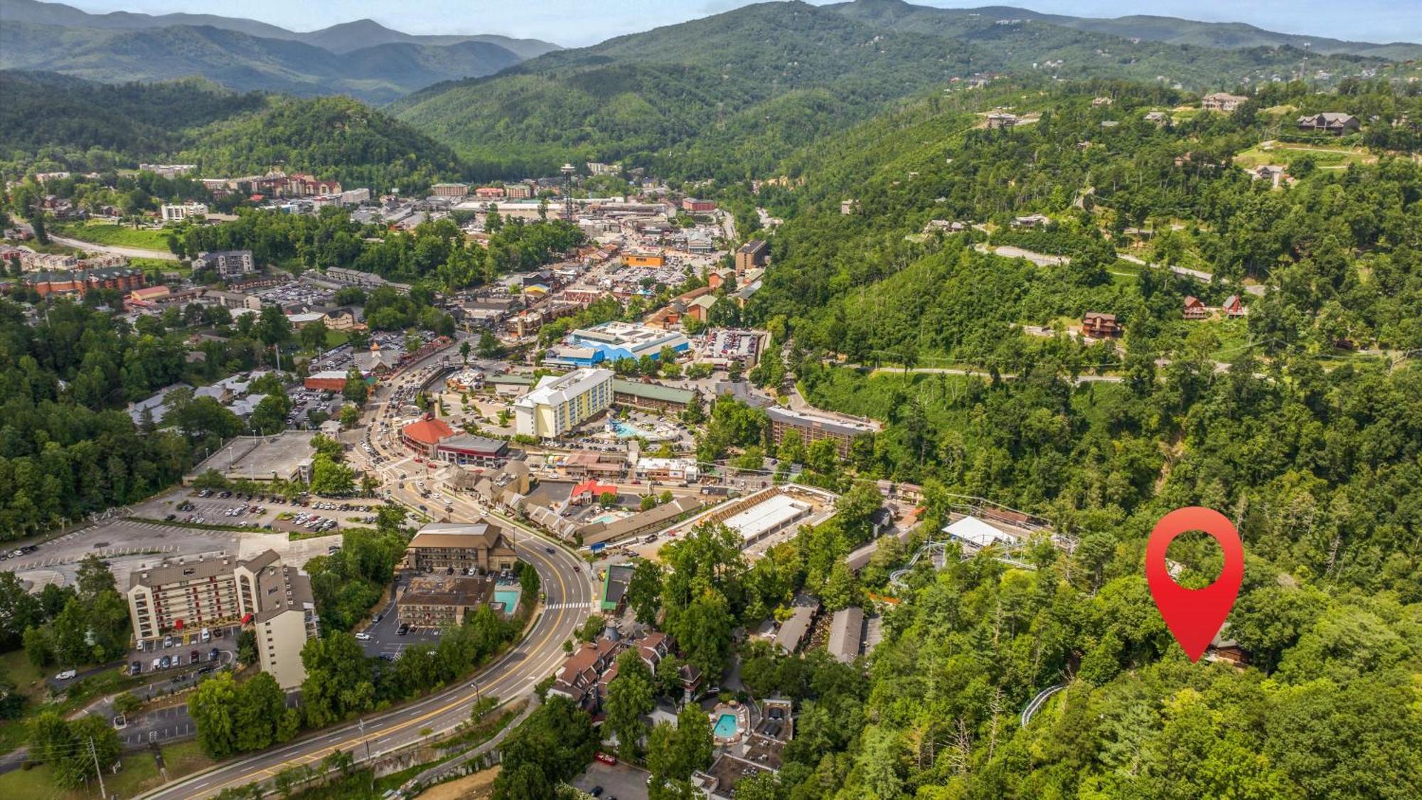 Whiskey Ridge Lodge: 1940s Gem with City Views and Custom Game Room Gatlinburg Exterior photo