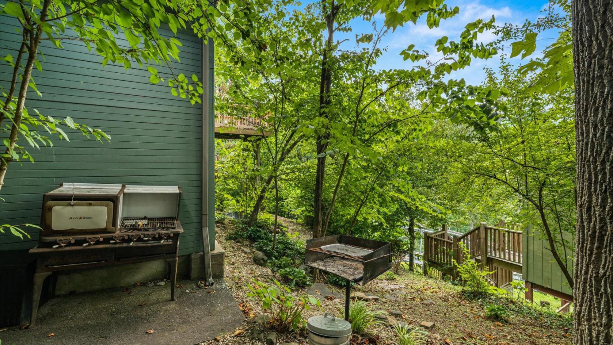 Whiskey Ridge Lodge: 1940s Gem with City Views and Custom Game Room Gatlinburg Exterior photo