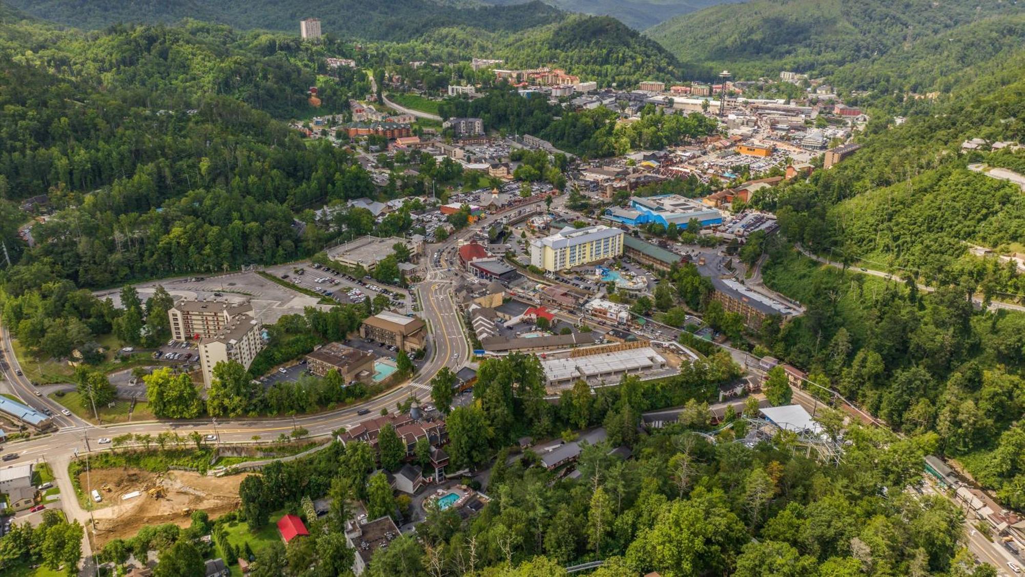 Whiskey Ridge Lodge: 1940s Gem with City Views and Custom Game Room Gatlinburg Exterior photo