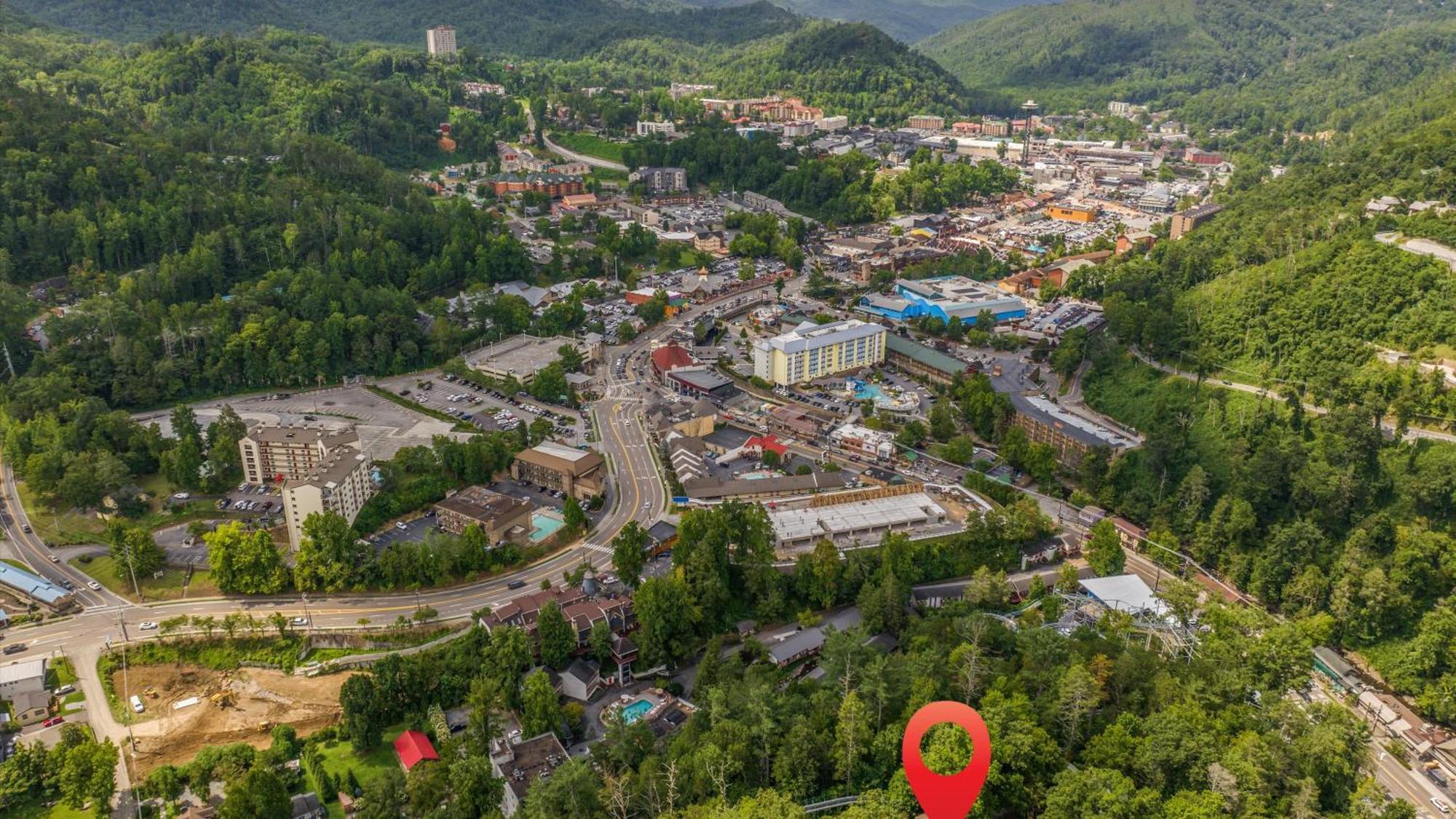 Whiskey Ridge Lodge: 1940s Gem with City Views and Custom Game Room Gatlinburg Exterior photo