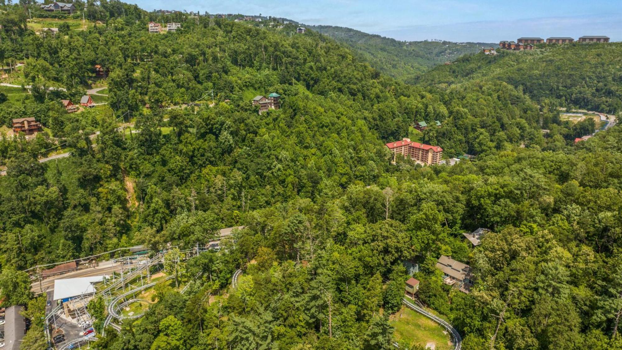 Whiskey Ridge Lodge: 1940s Gem with City Views and Custom Game Room Gatlinburg Exterior photo