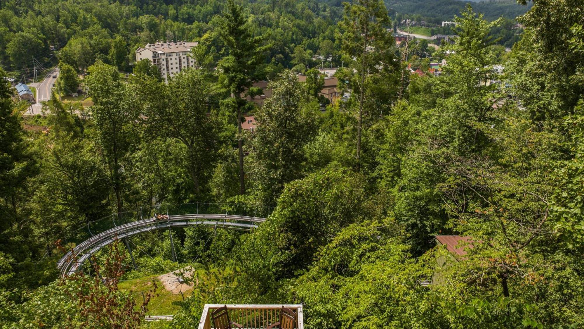 Whiskey Ridge Lodge: 1940s Gem with City Views and Custom Game Room Gatlinburg Exterior photo