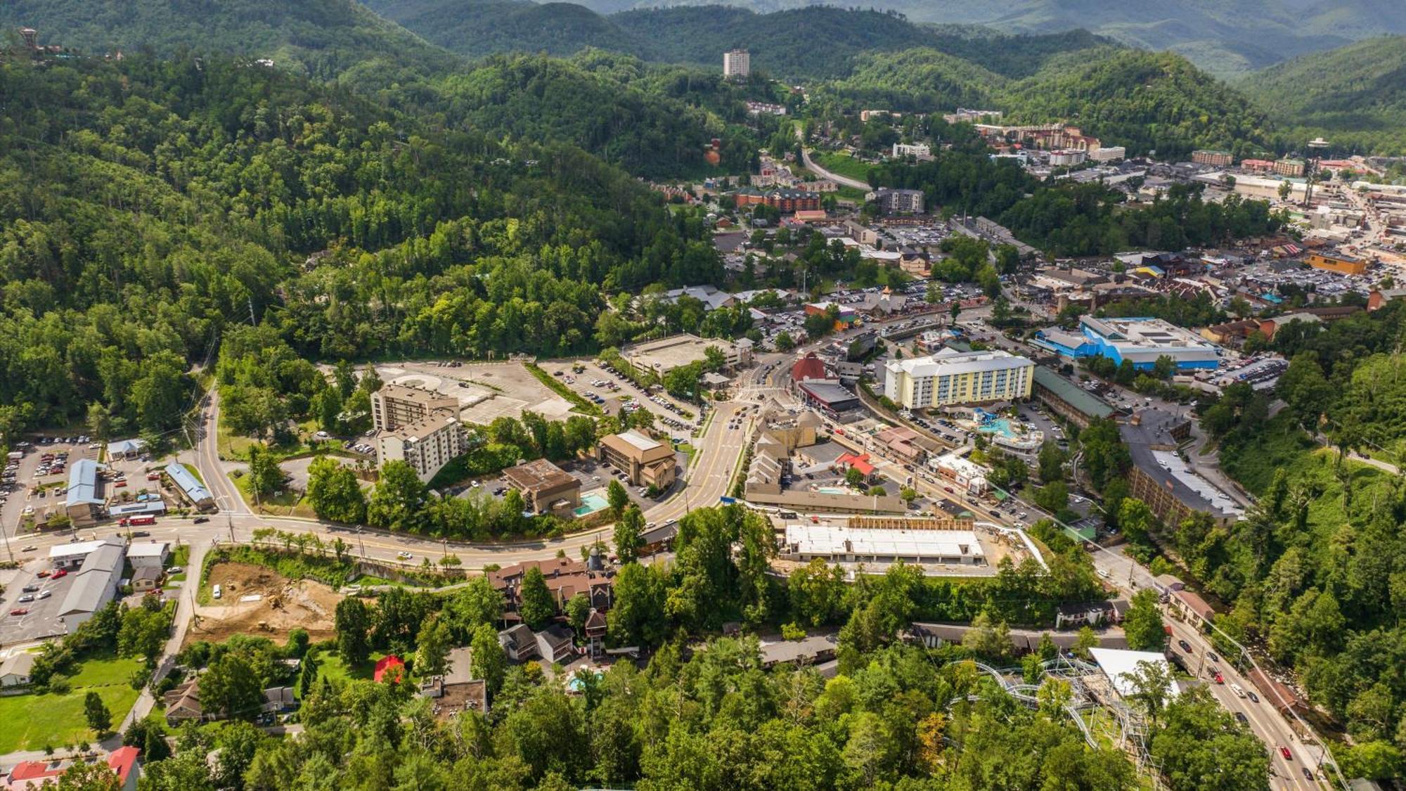 Whiskey Ridge Lodge: 1940s Gem with City Views and Custom Game Room Gatlinburg Exterior photo