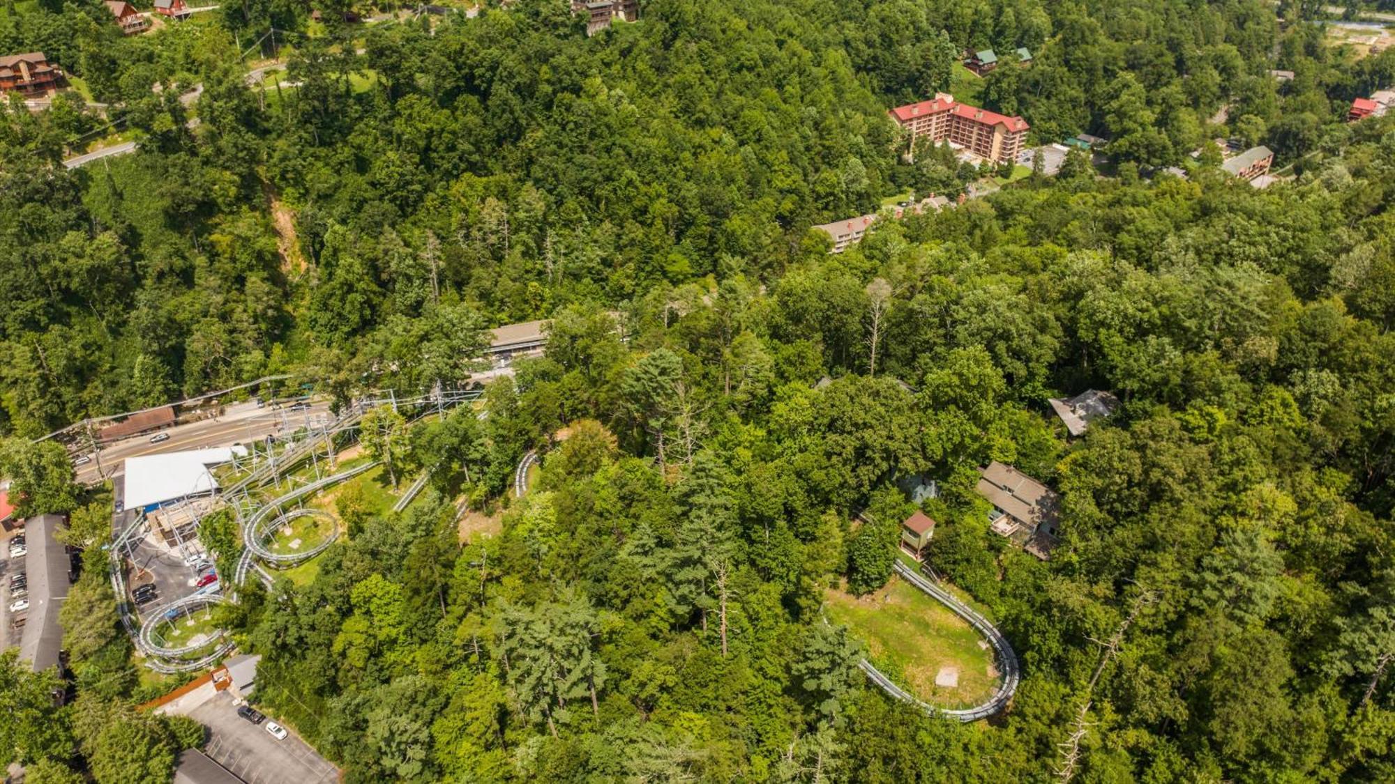 Whiskey Ridge Lodge: 1940s Gem with City Views and Custom Game Room Gatlinburg Exterior photo