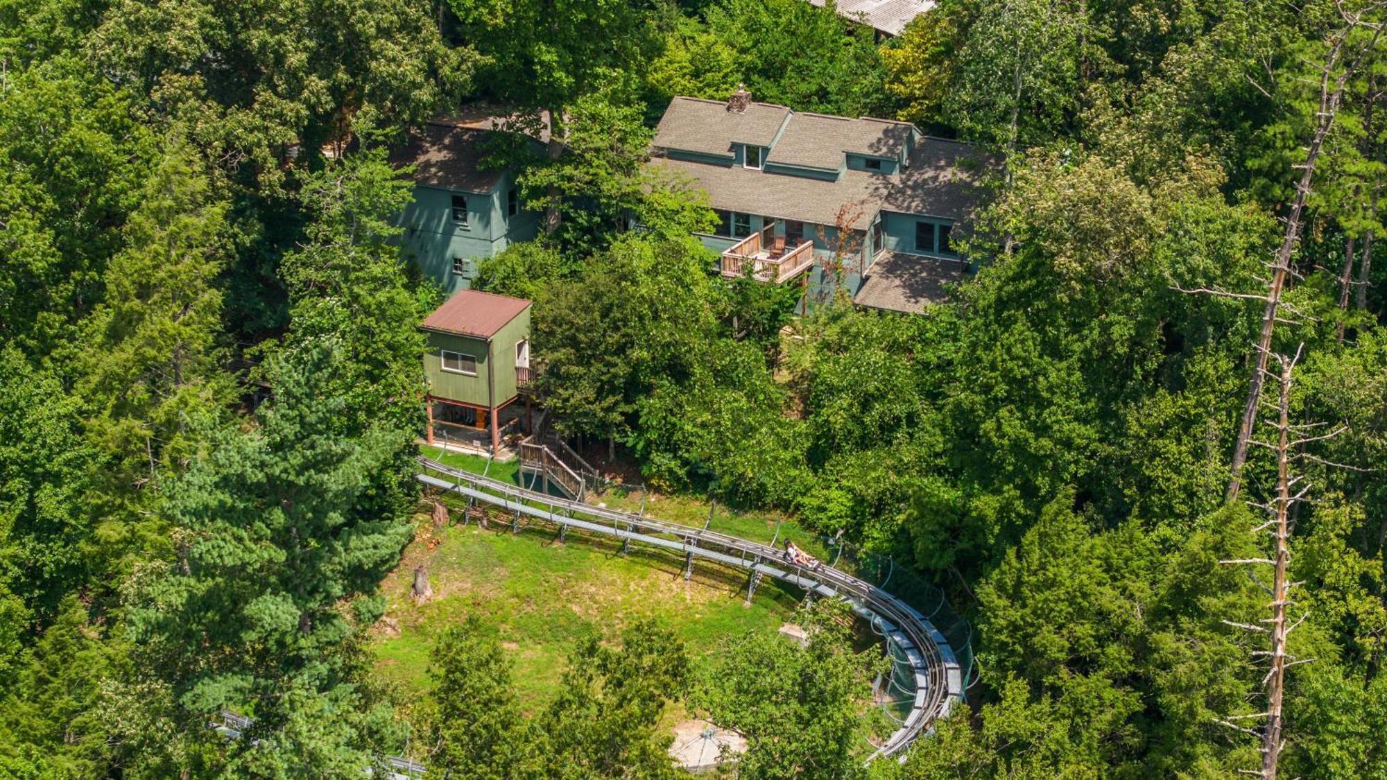 Whiskey Ridge Lodge: 1940s Gem with City Views and Custom Game Room Gatlinburg Exterior photo